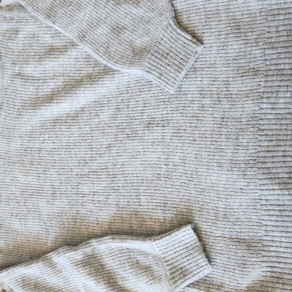 H&M divided long-sleeved sweater open one shoulder size M - Picture 4 of 5